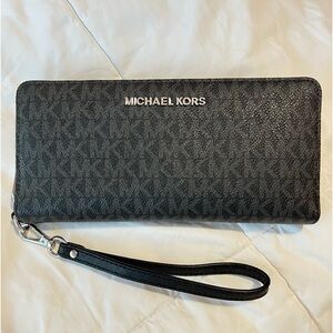 Michael Kors wristlet